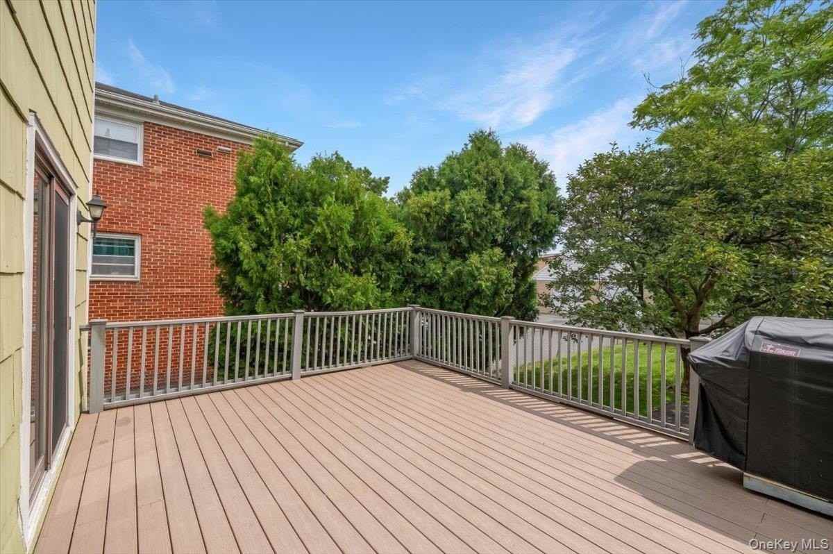 284 Park Ave - Photo 3 of 37