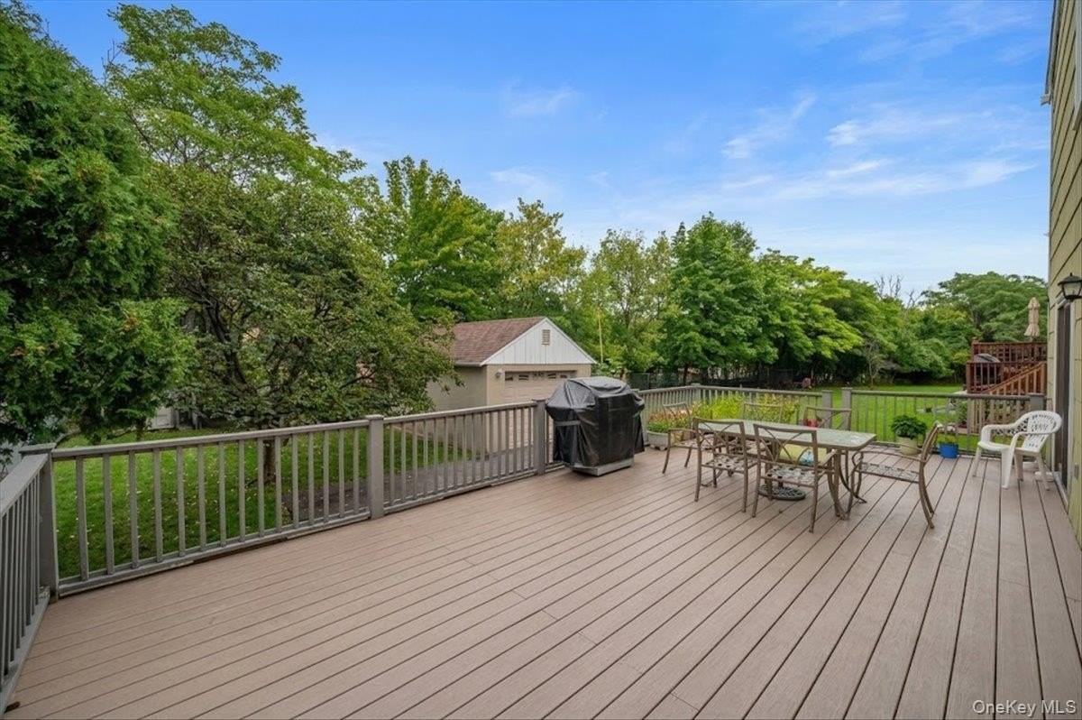 284 Park Ave - Photo 4 of 37