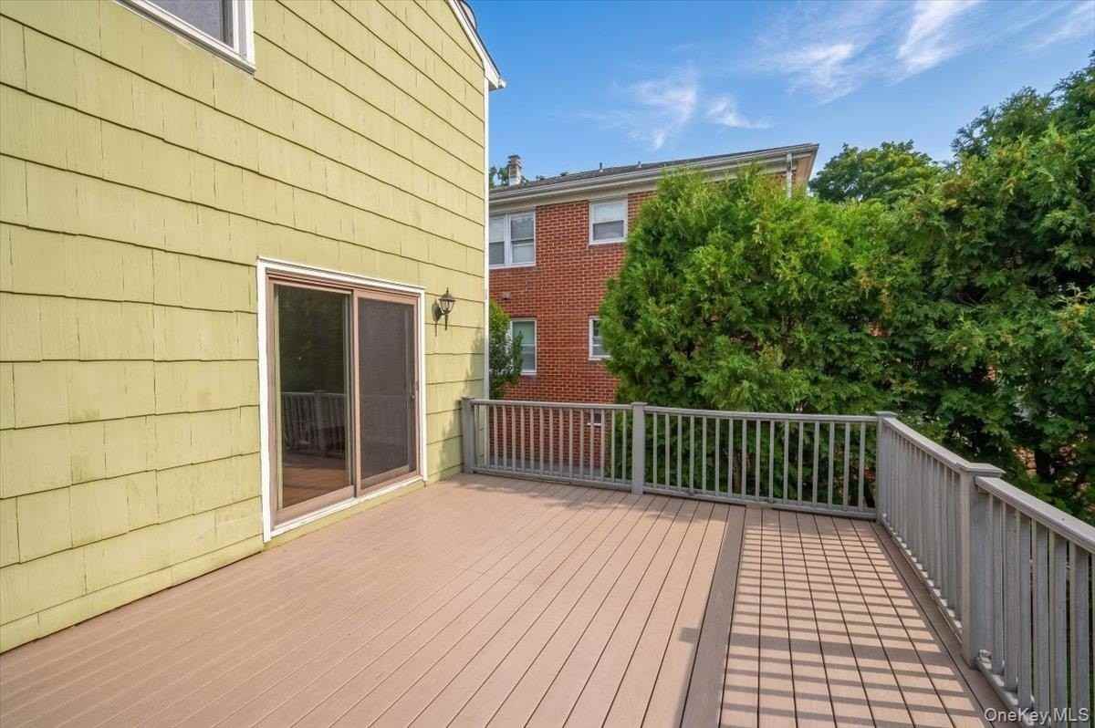284 Park Ave - Photo 5 of 37