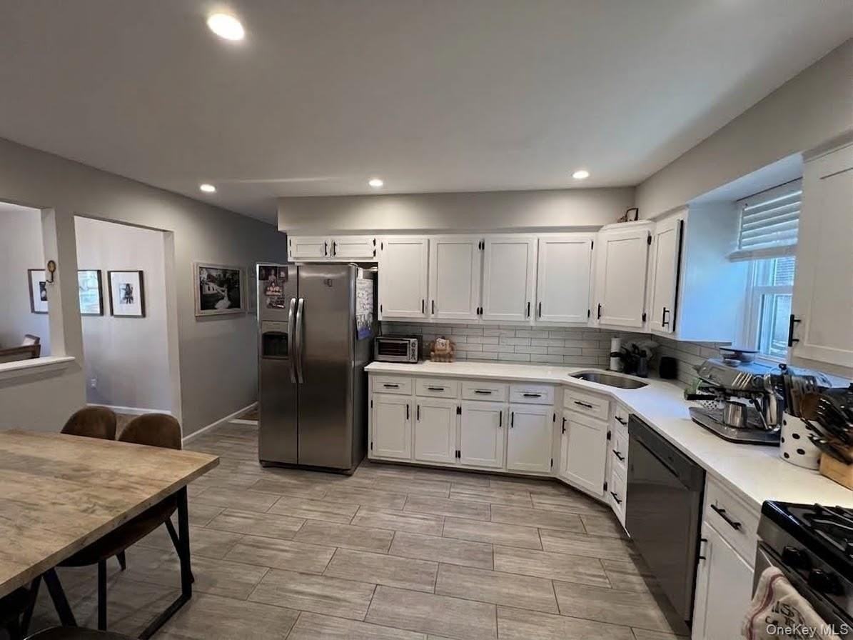 31 Roosevelt Pl - Photo 3 of 16