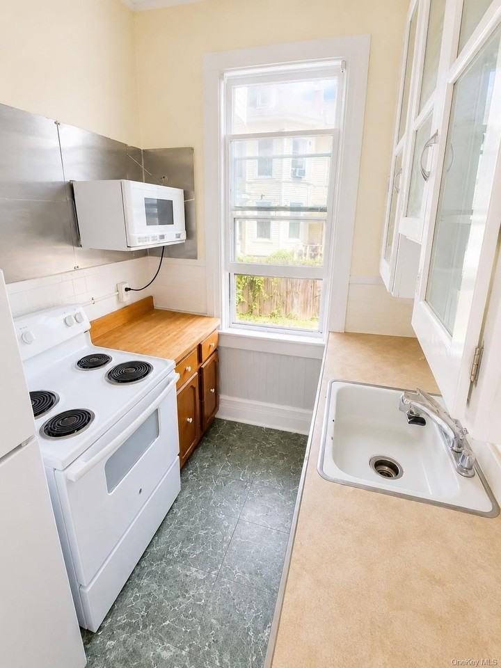 33 Virginia Ave - Photo 3 of 6