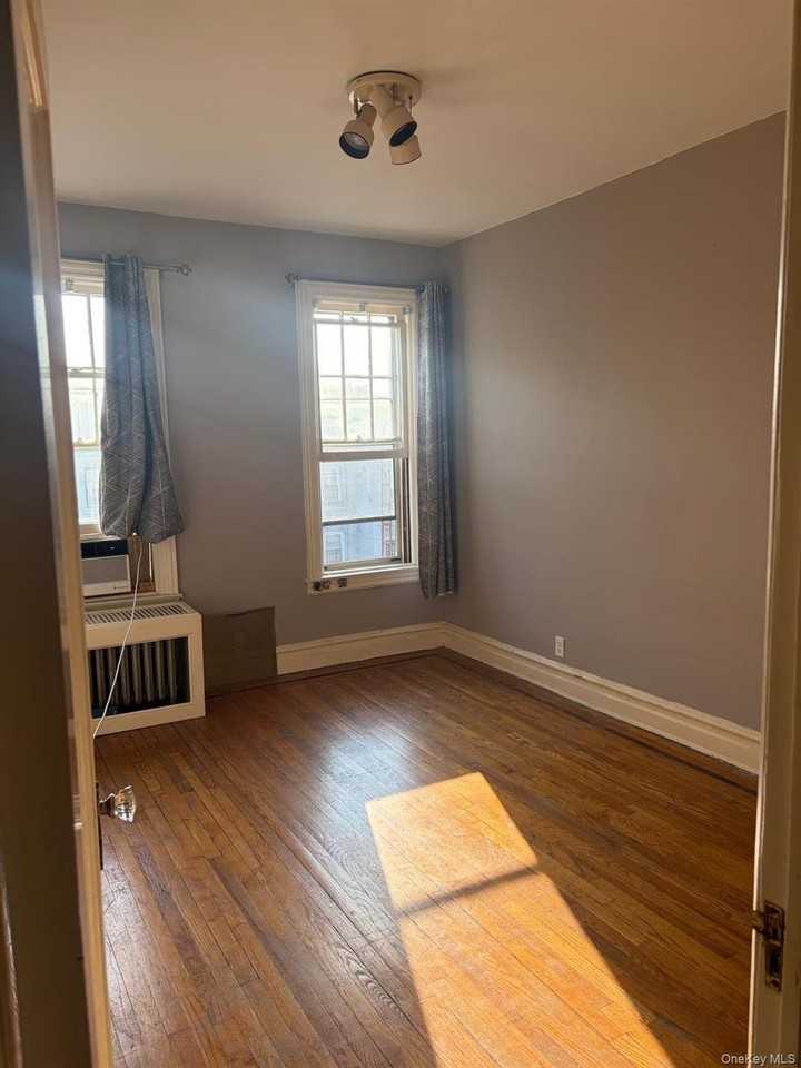 3134 79th St - Photo 4 of 17