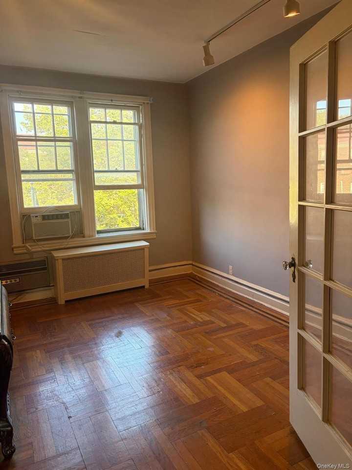 3134 79th St - Photo 6 of 17
