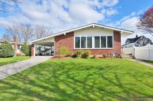 10 Pickwick Dr S - Photo 1 of 1