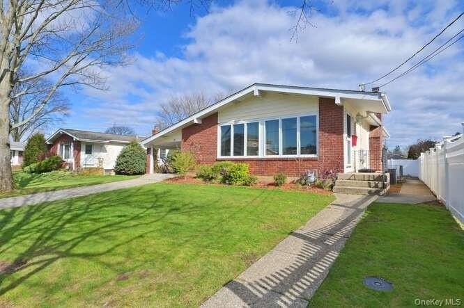 10 Pickwick Dr S - Photo 2 of 13