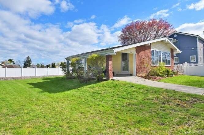 10 Pickwick Dr S - Photo 3 of 13