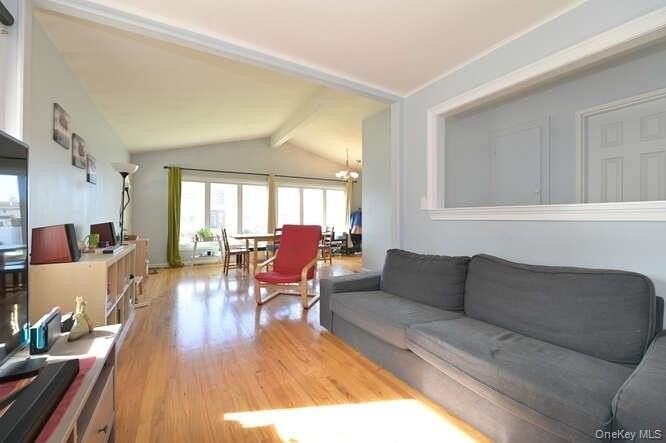 10 Pickwick Dr S - Photo 4 of 13