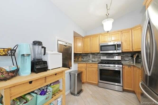 10 Pickwick Dr S - Photo 6 of 13