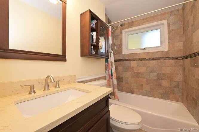 10 Pickwick Dr S - Photo 7 of 13
