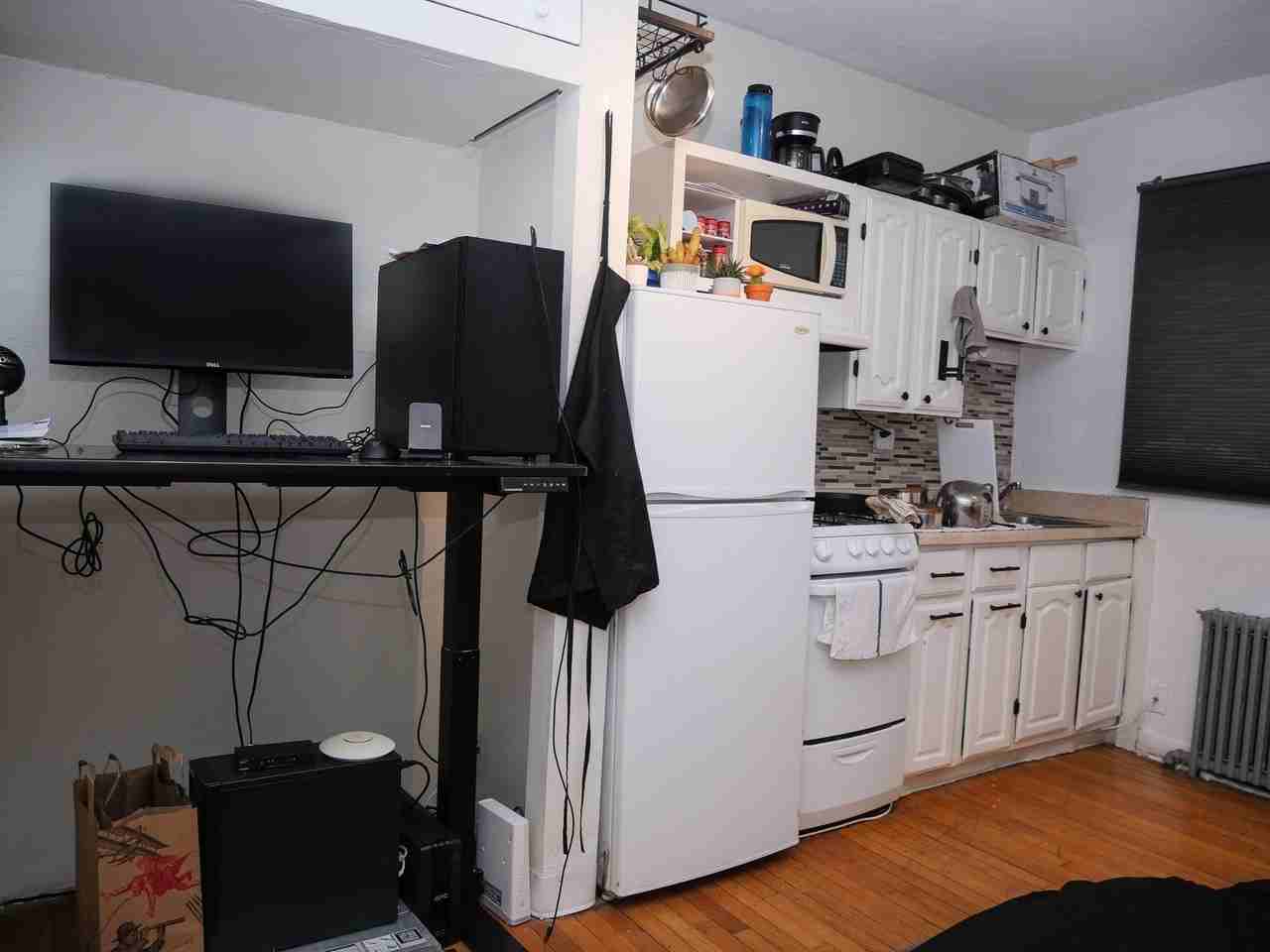 259 W Newton St #1 - Photo 4 of 6