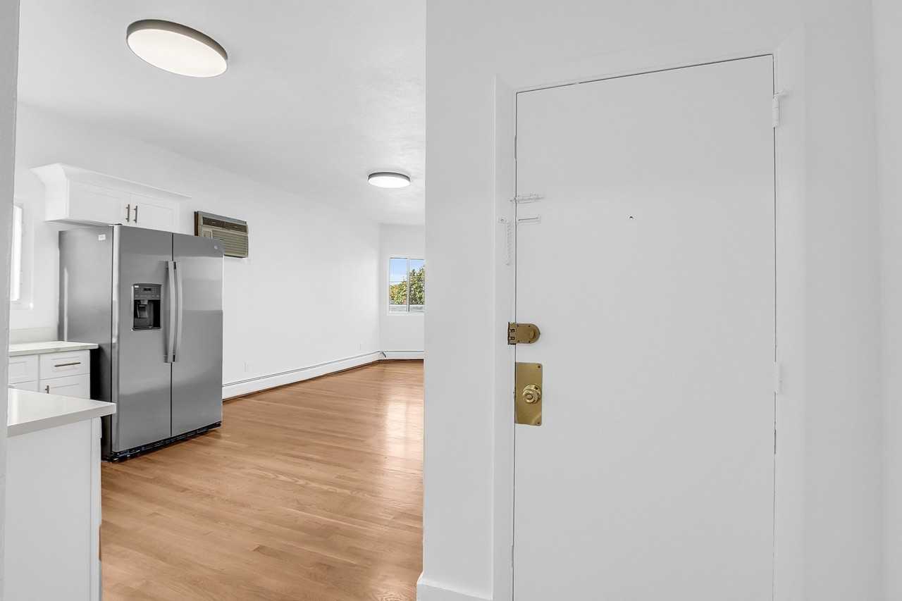 52 Bonair St #6 - Photo 5 of 31