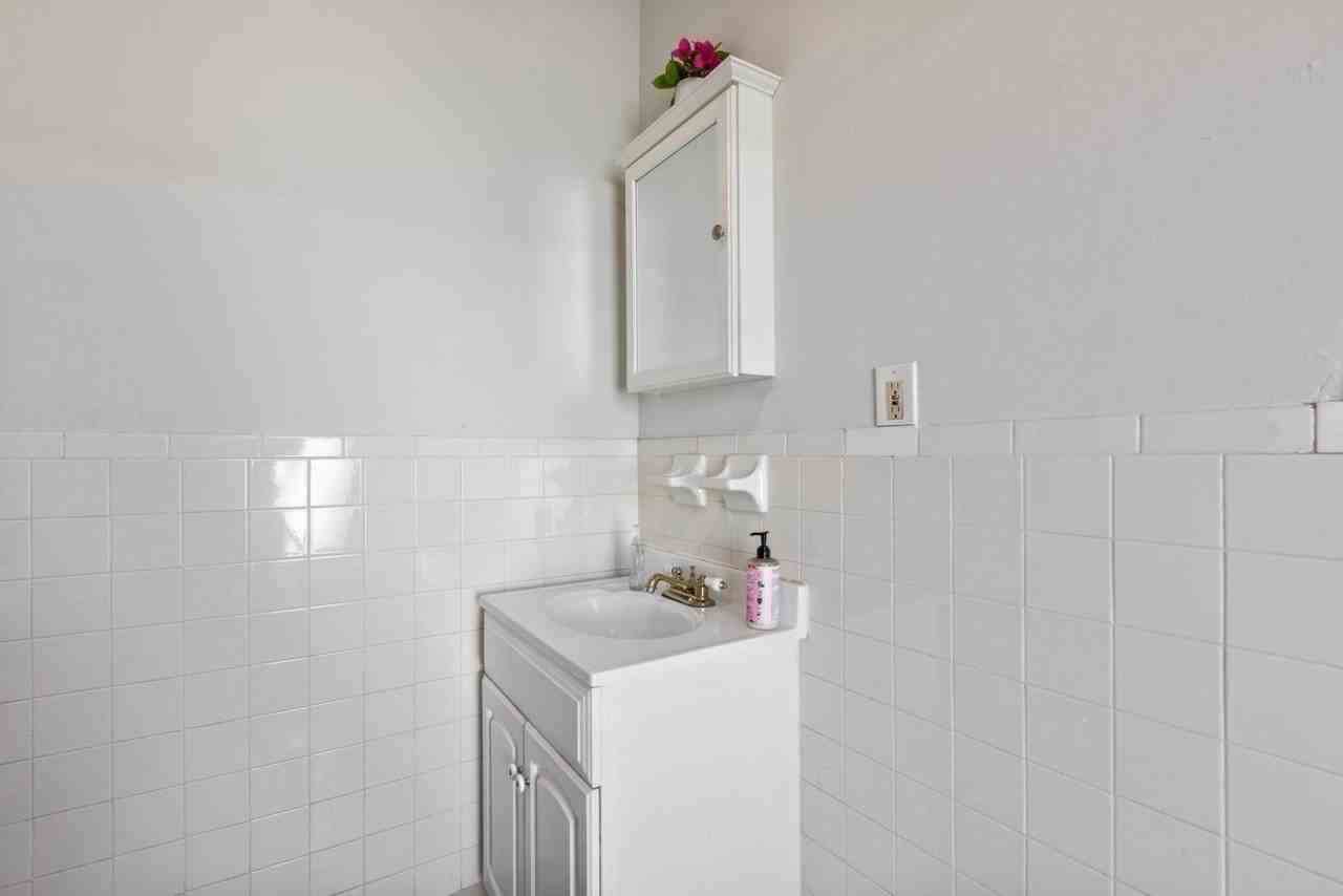 94 Mount Pleasant Ave #2 - Photo 5 of 17