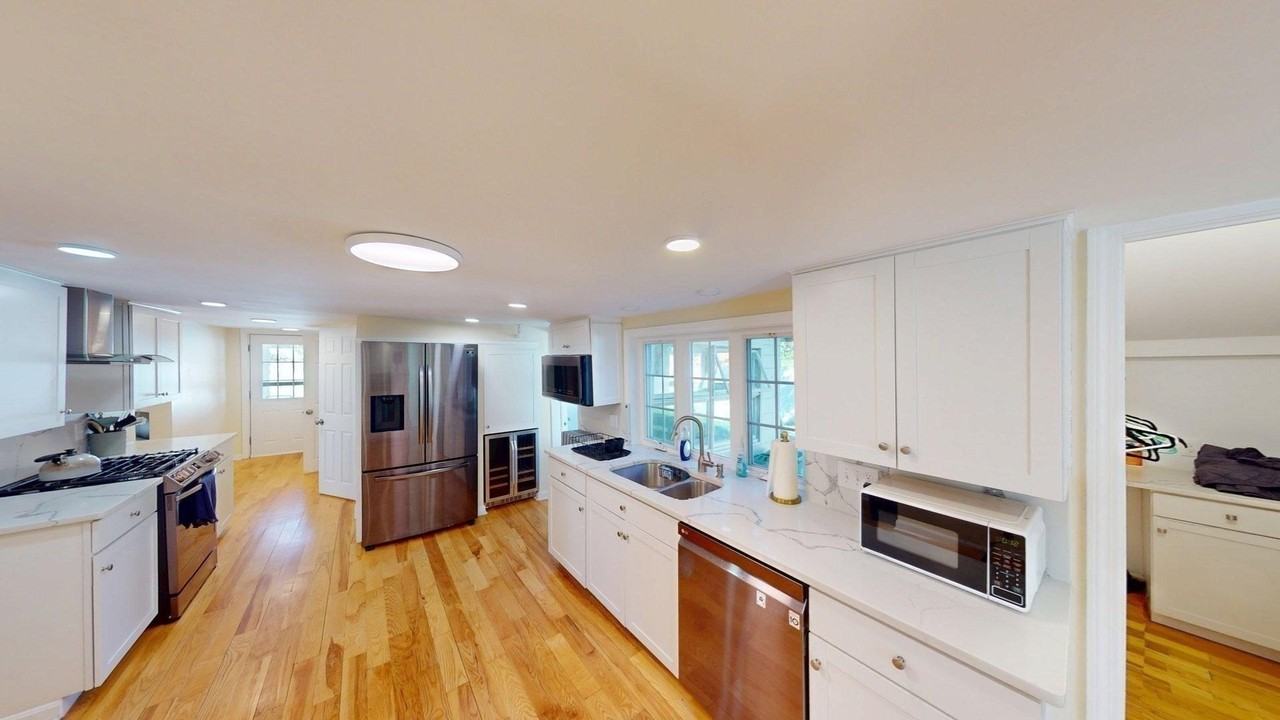 266 Webster St - Photo 7 of 29