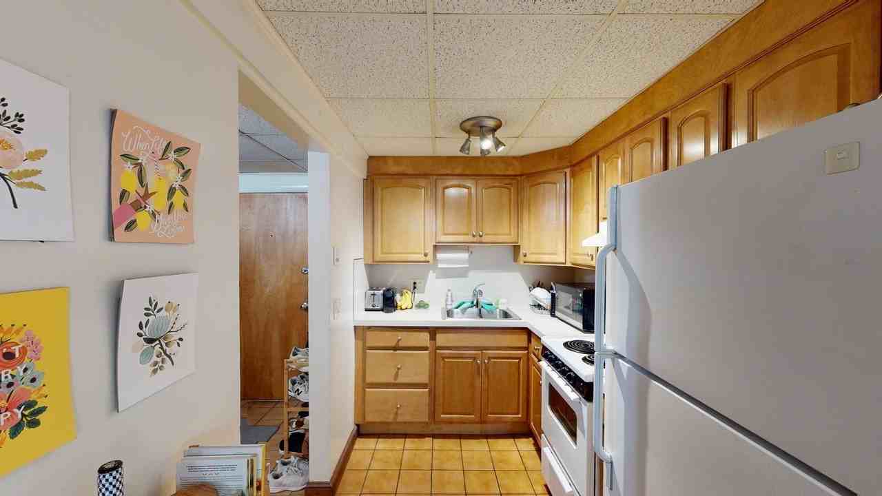 907 Beacon St #2 - Photo 4 of 16