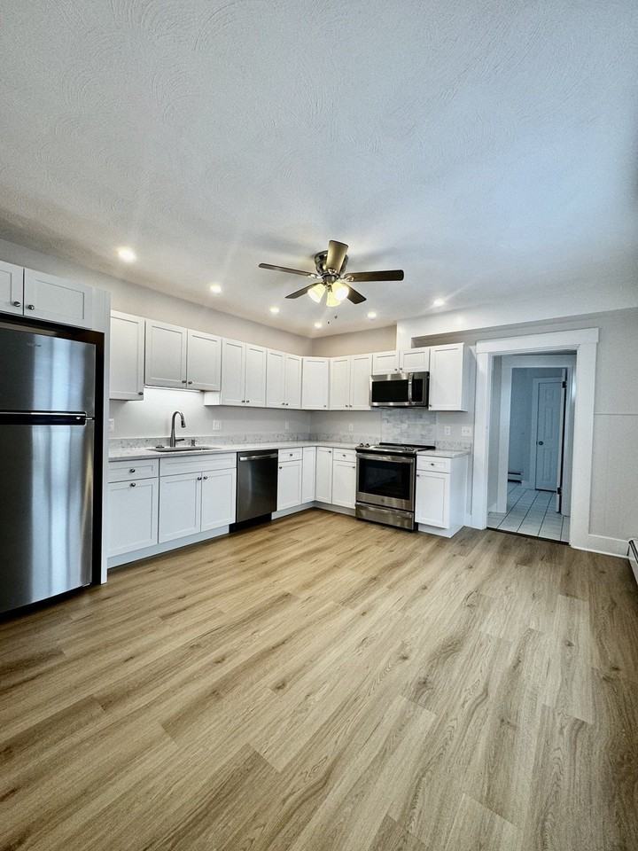 85 Pine St #2 - Photo 5 of 25