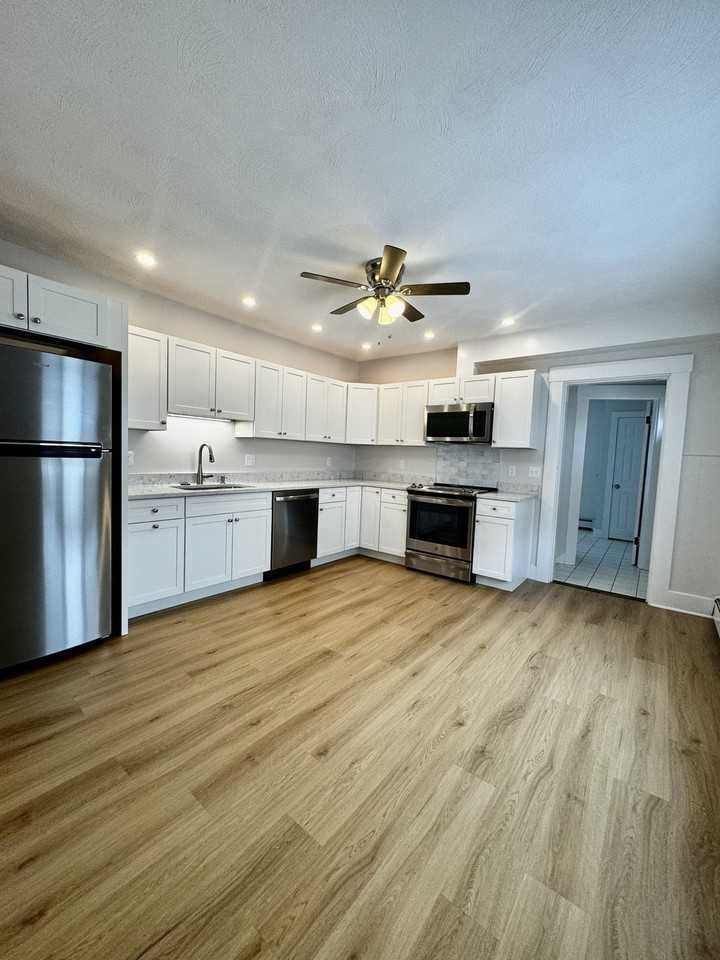 85 Pine St #2 - Photo 7 of 25