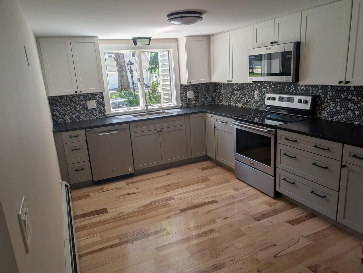 46 Hammond St - Photo 4 of 12