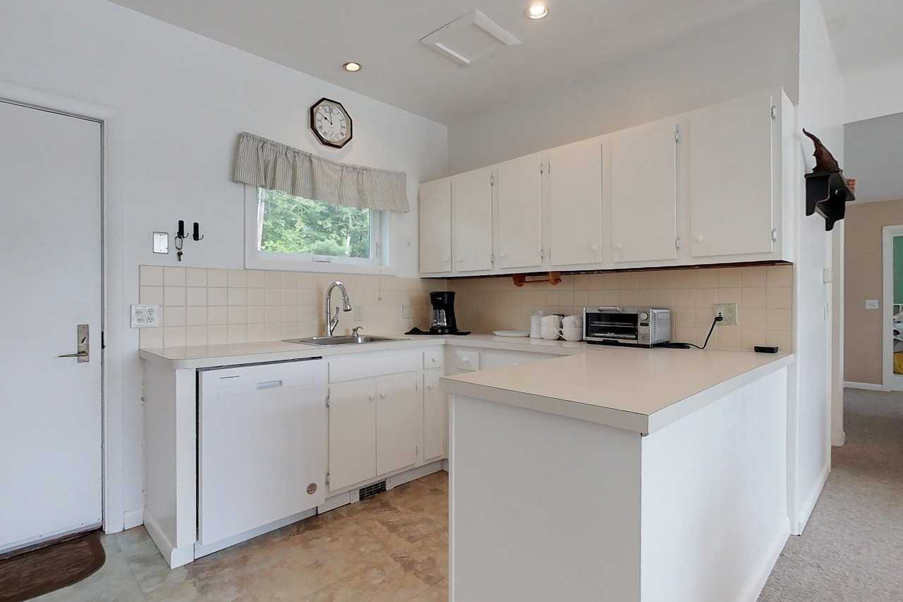 181 Peninsula Dr - Photo 3 of 26