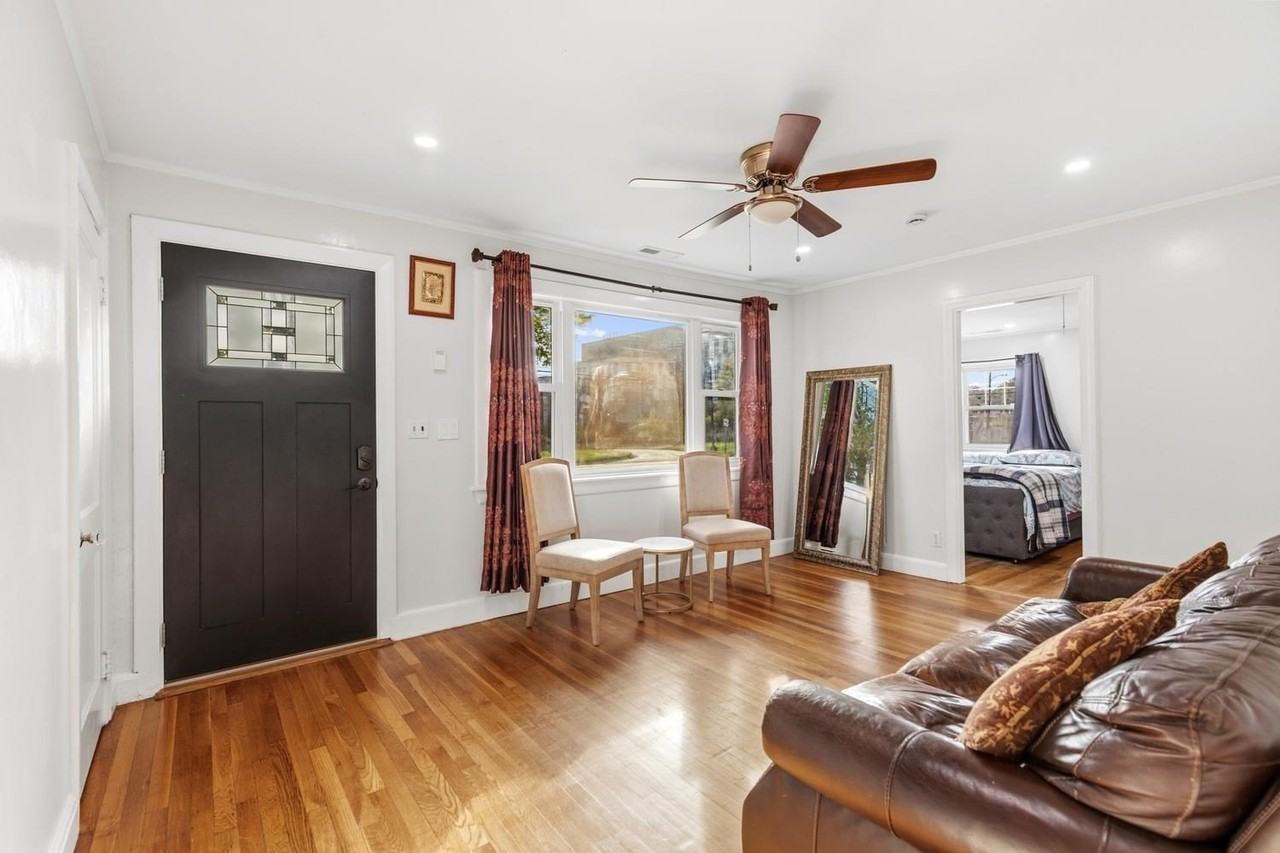 423 Bedford St - Photo 3 of 32