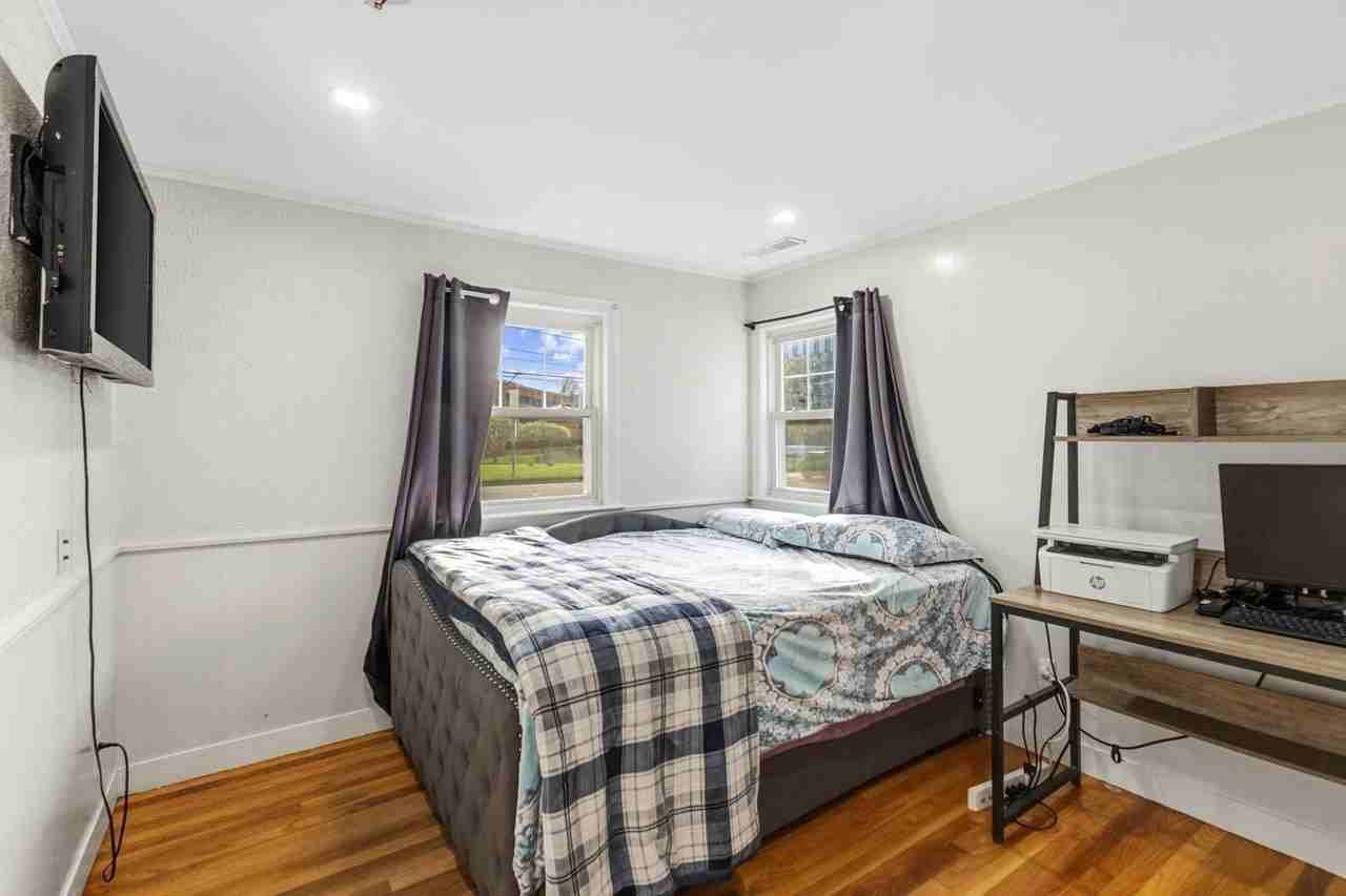 423 Bedford St - Photo 5 of 32