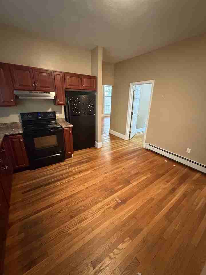 32 Warren St #1 - Photo 2 of 20