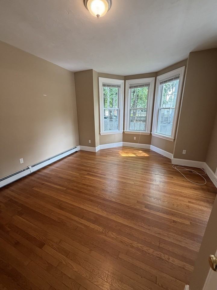 32 Warren St #1 - Photo 4 of 20