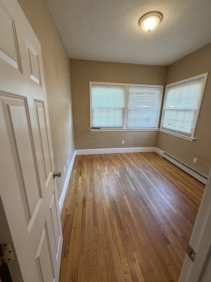 32 Warren St #1 - Photo 7 of 20