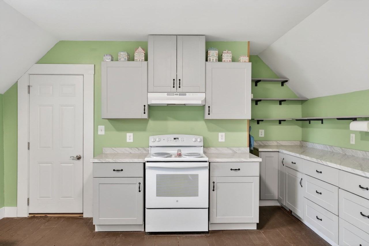 37 W Myrtle St #B - Photo 3 of 9