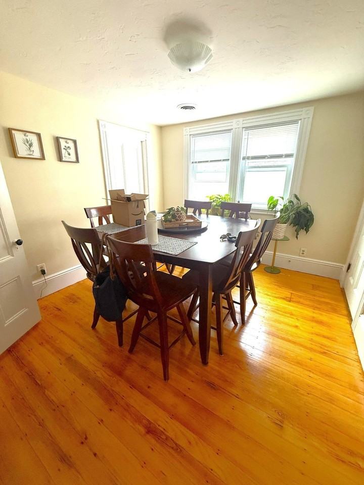 632 E 7th St #2 - Photo 4 of 9