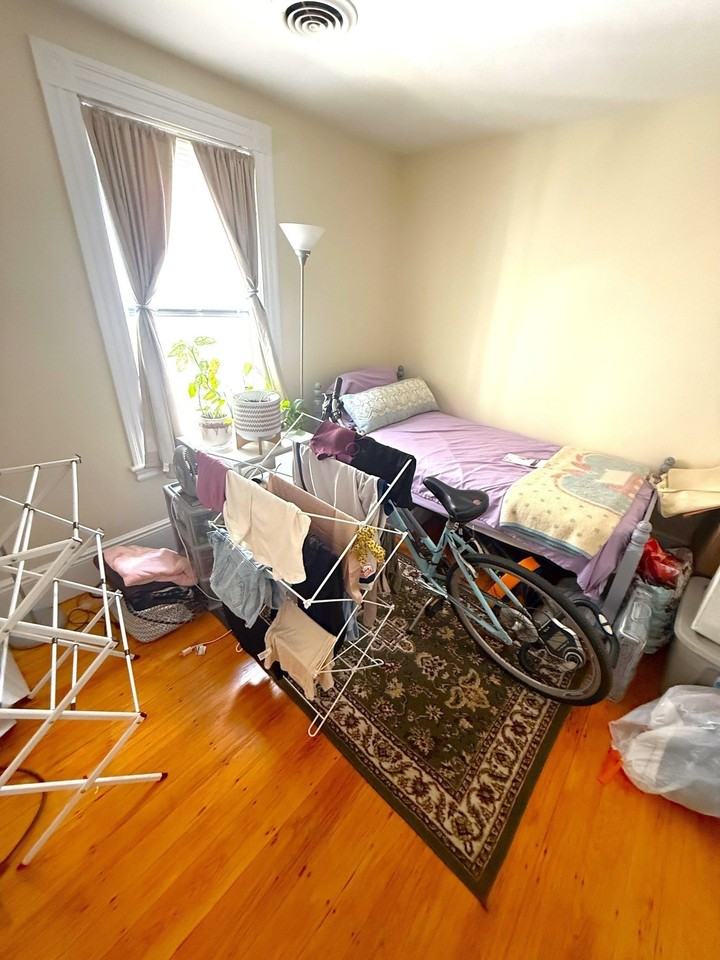 632 E 7th St #2 - Photo 7 of 9