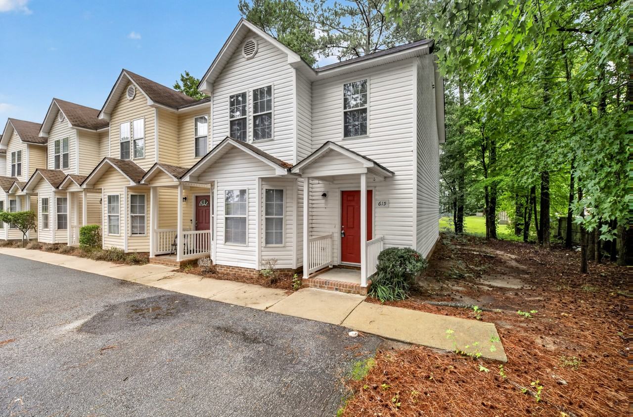 615 Moore St - Photo 3 of 24