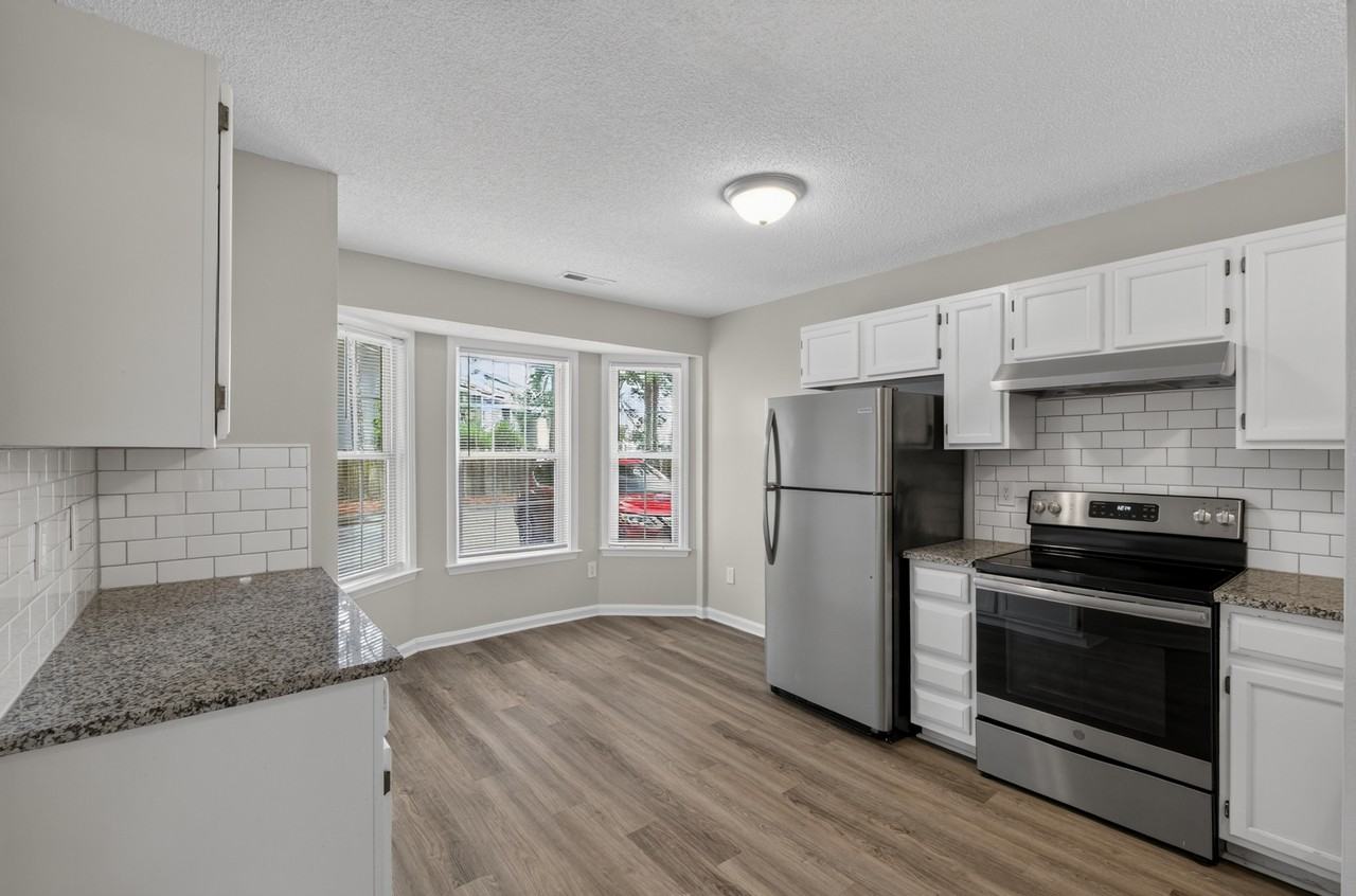 615 Moore St - Photo 5 of 24