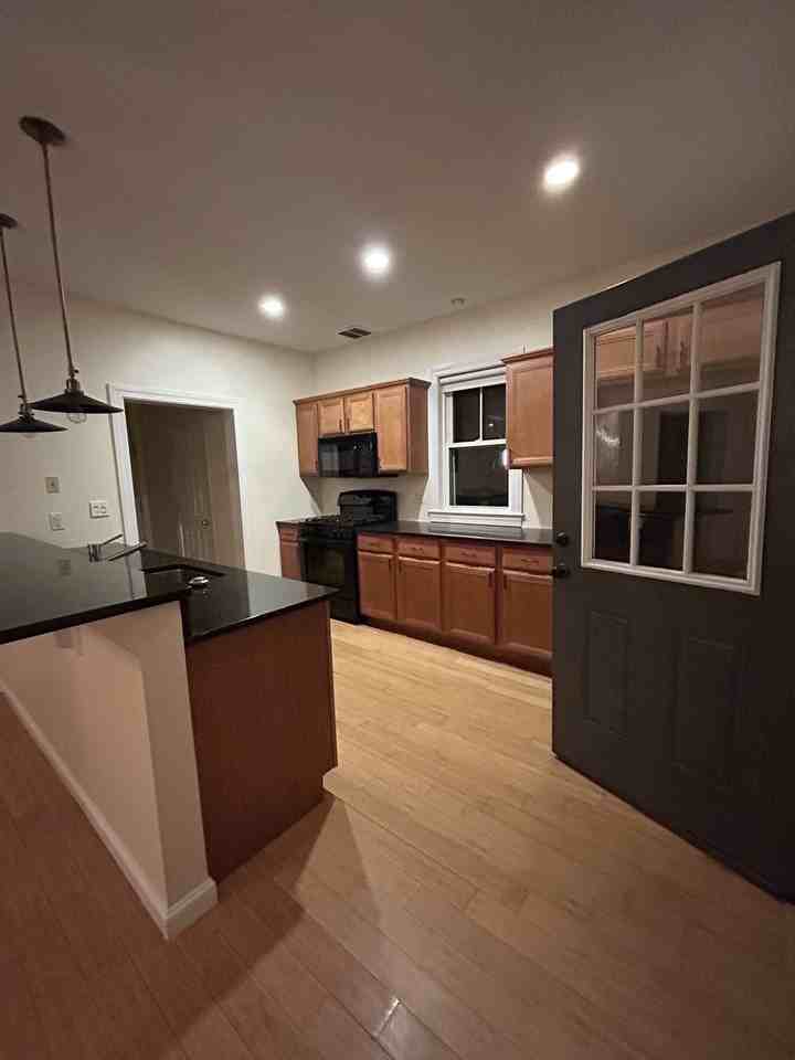 180 Warren St #180 - Photo 3 of 7