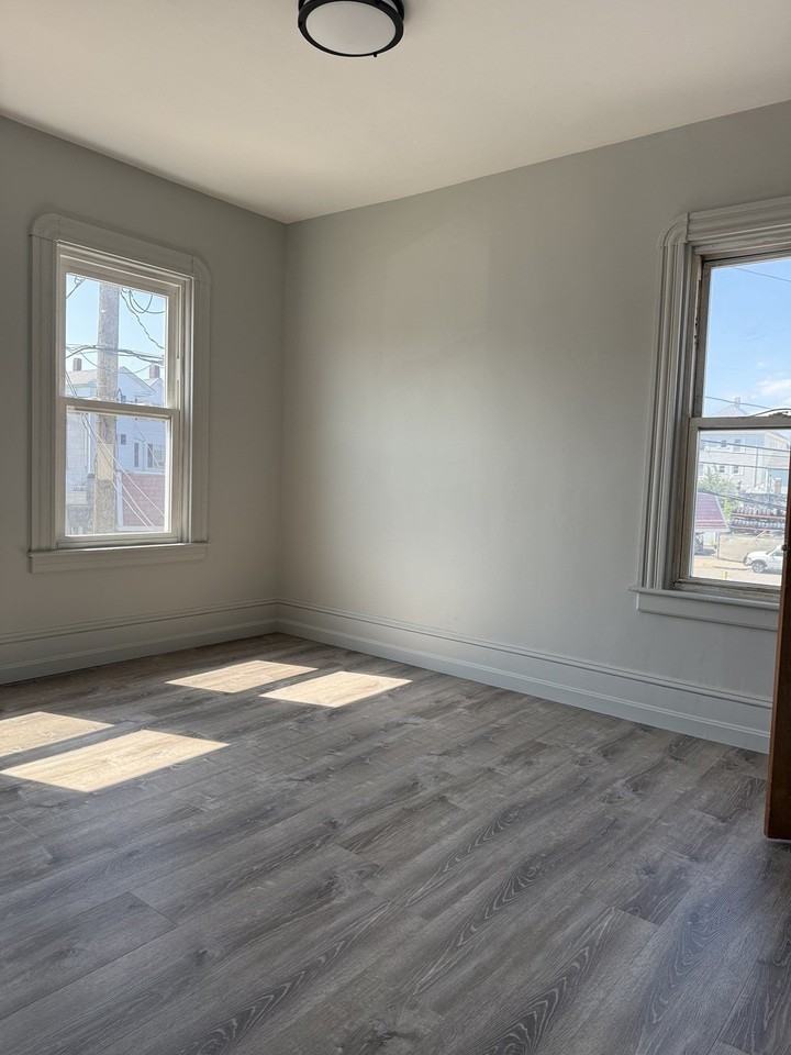 418 Belleville Ave #2N - Photo 5 of 8