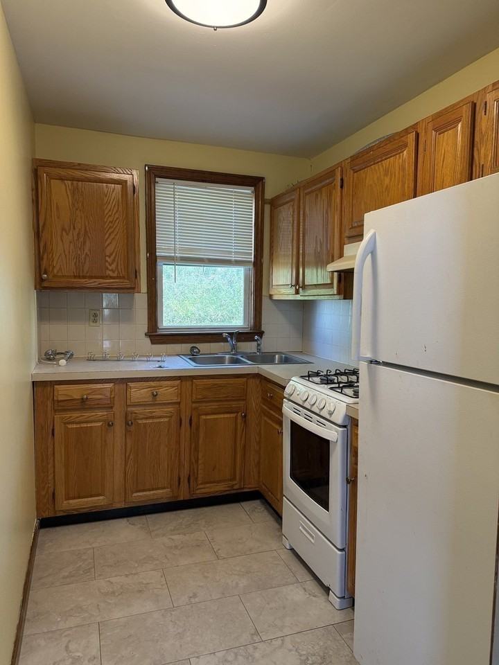 418 Belleville Ave #2N - Photo 7 of 8