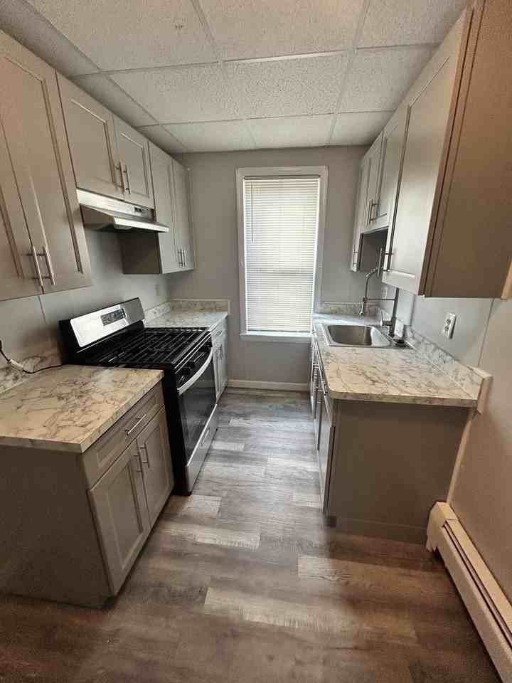 418 Anthony St #1 - Photo 2 of 12