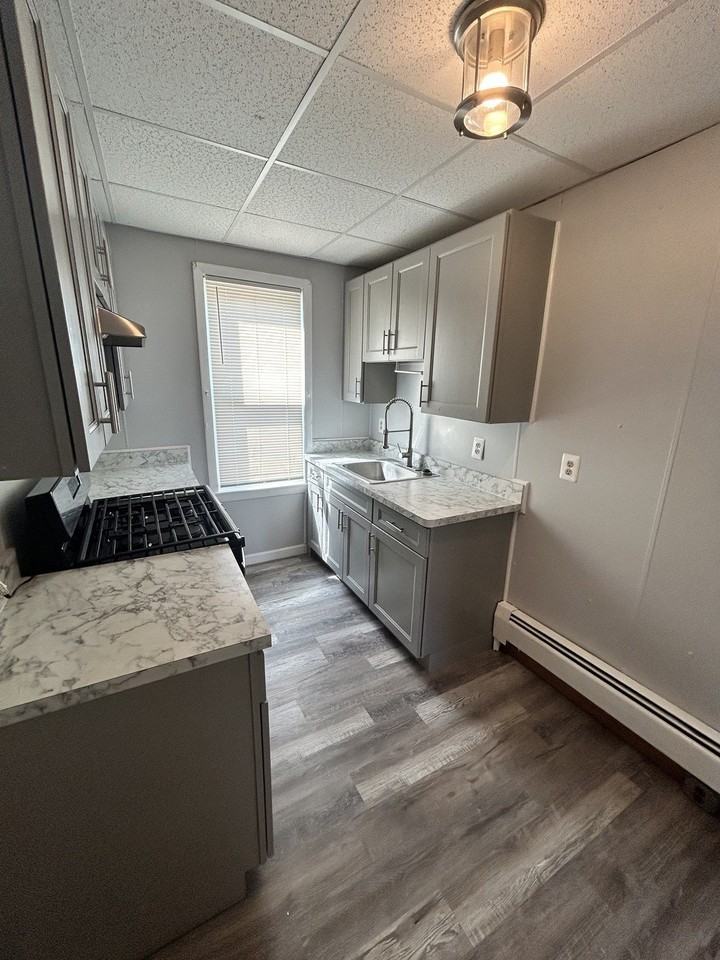418 Anthony St #1 - Photo 3 of 12