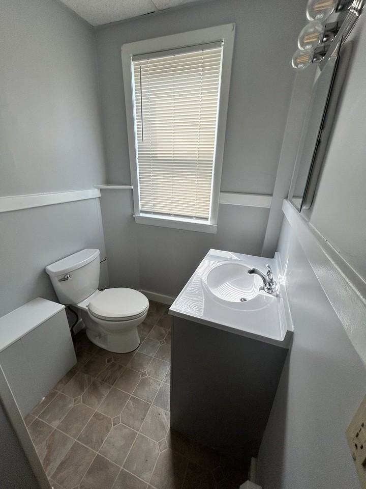 418 Anthony St #1 - Photo 4 of 12