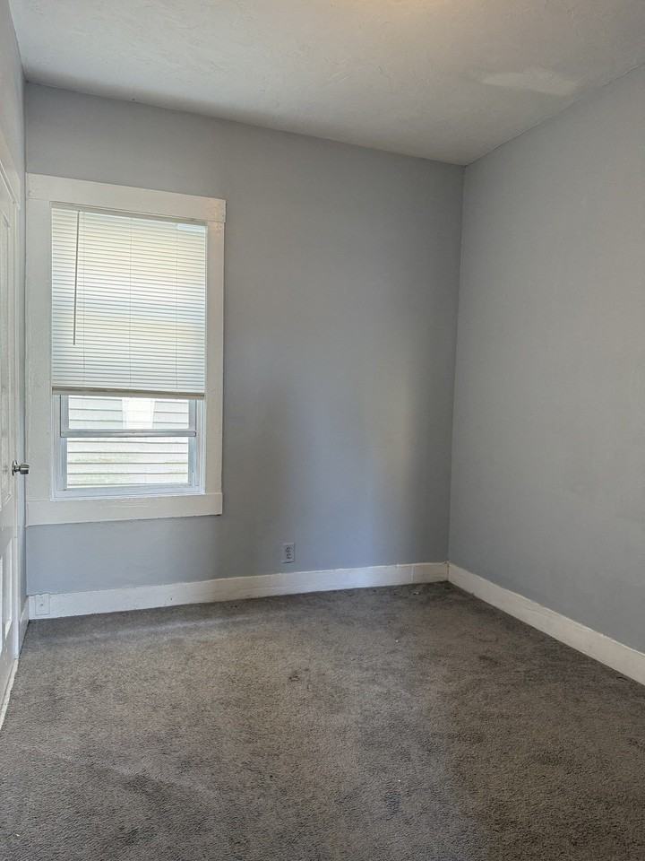 103 Tecumseh St #2 - Photo 4 of 10