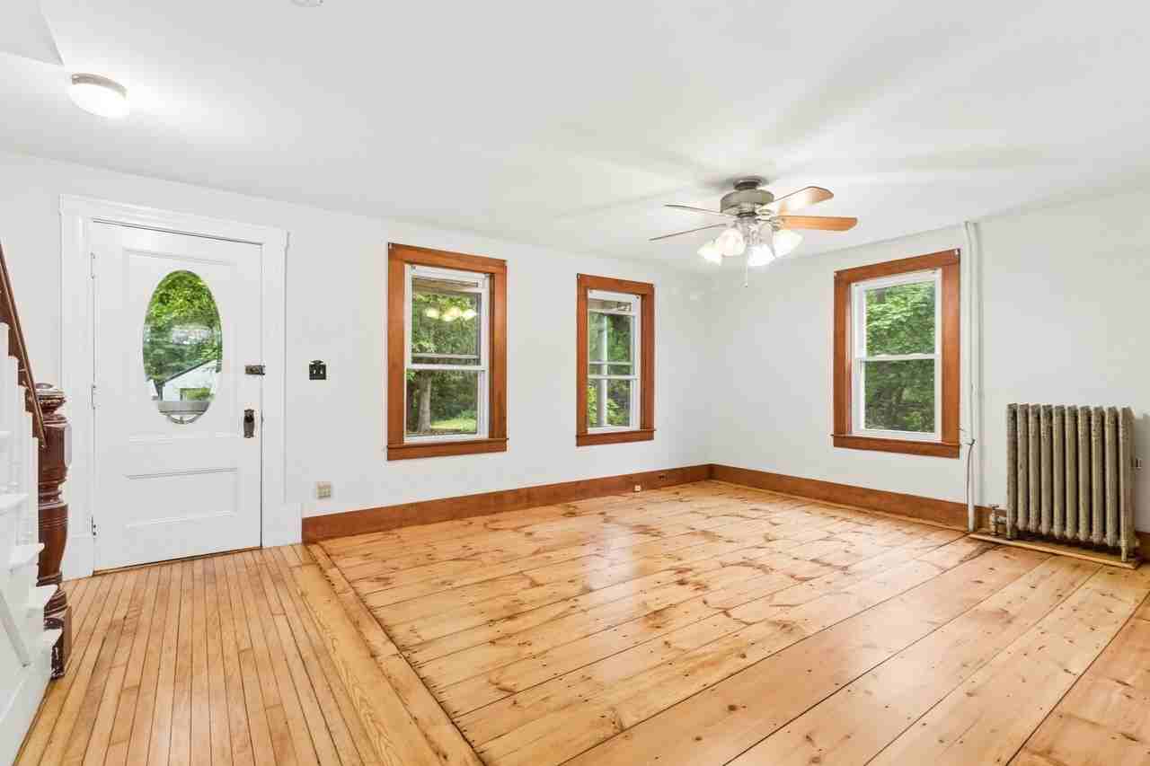 62 Glendale St - Photo 3 of 40