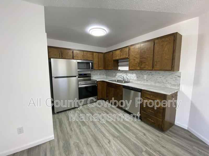 4210 Comanche Dr - Photo 3 of 15