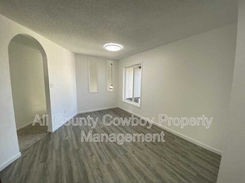 4210 Comanche Dr - Photo 4 of 15