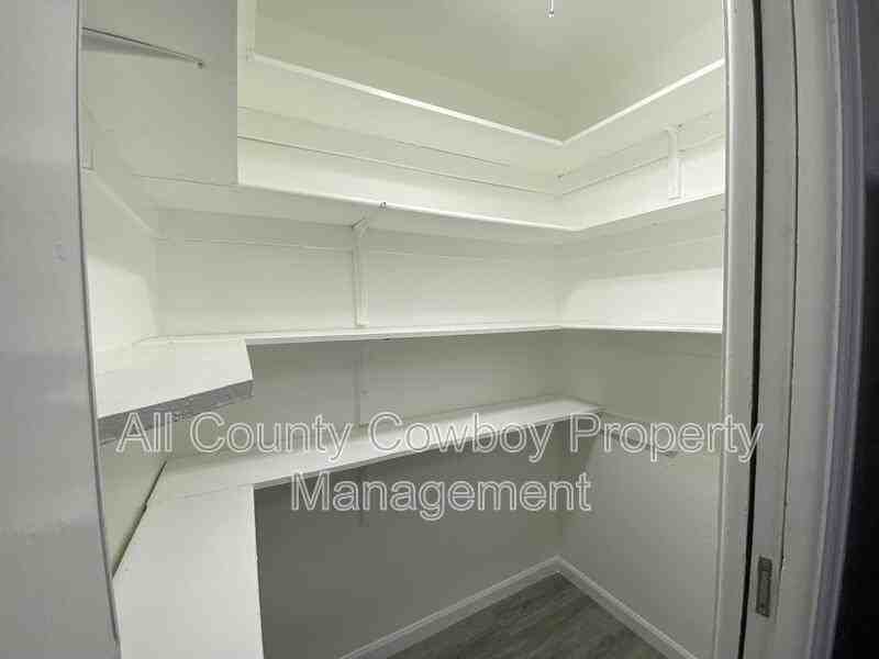 4210 Comanche Dr - Photo 5 of 15