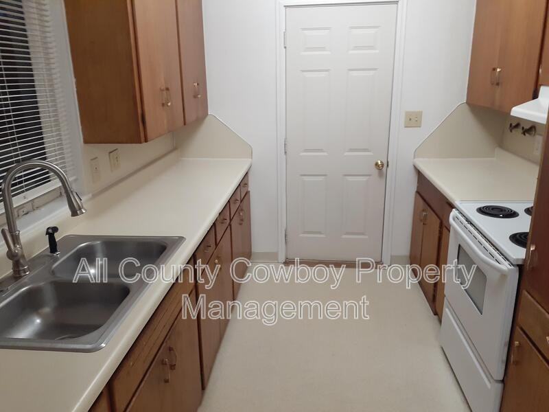 707 S 23rd St #707 - Photo 3 of 19
