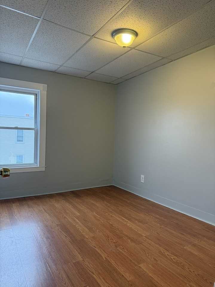 499 Lindsey St #3W - Photo 4 of 8