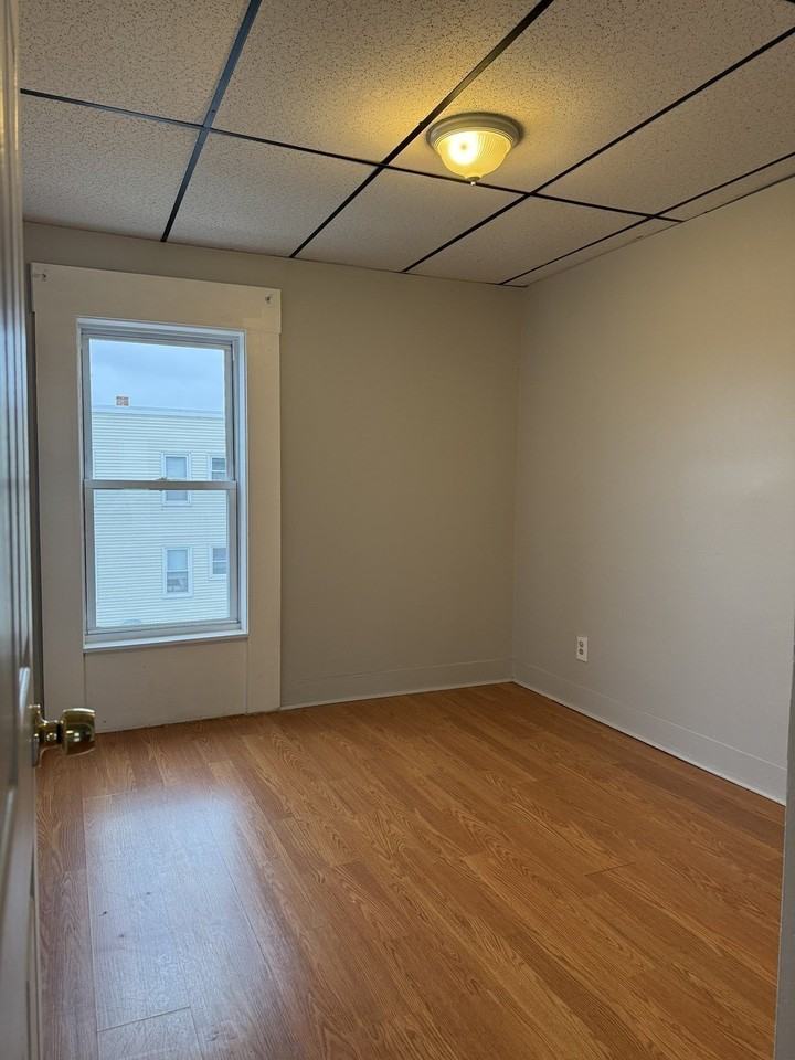499 Lindsey St #3W - Photo 5 of 8