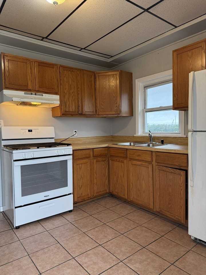 499 Lindsey St #3W - Photo 6 of 8