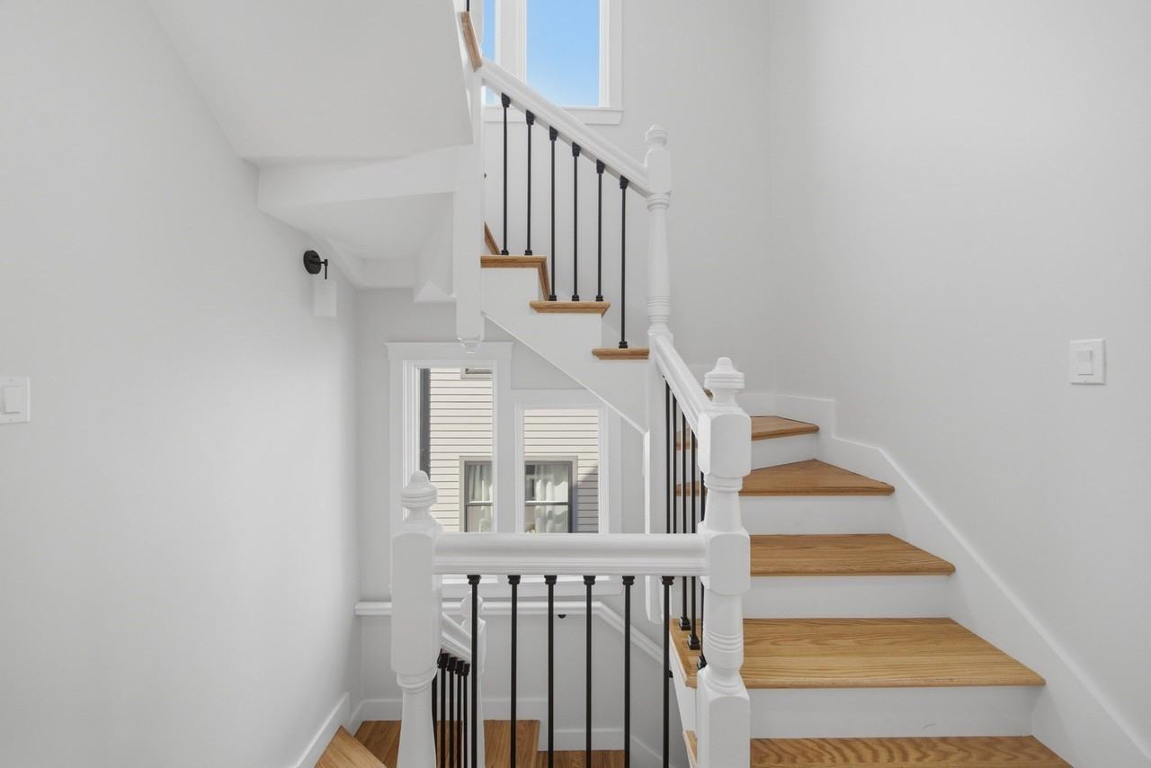 16 Putnam St #2 - Photo 3 of 39