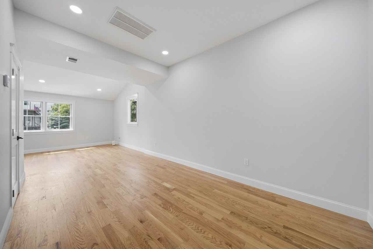 16 Putnam St #2 - Photo 5 of 39