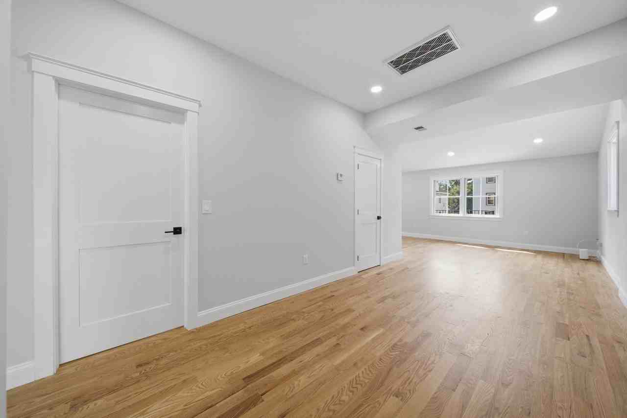 16 Putnam St #2 - Photo 6 of 39